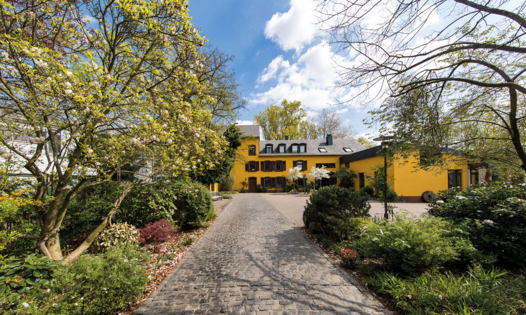 Einfahrt zur Kapellenmühle, dem Hauptsitz der Theodor Rietmann GmbH