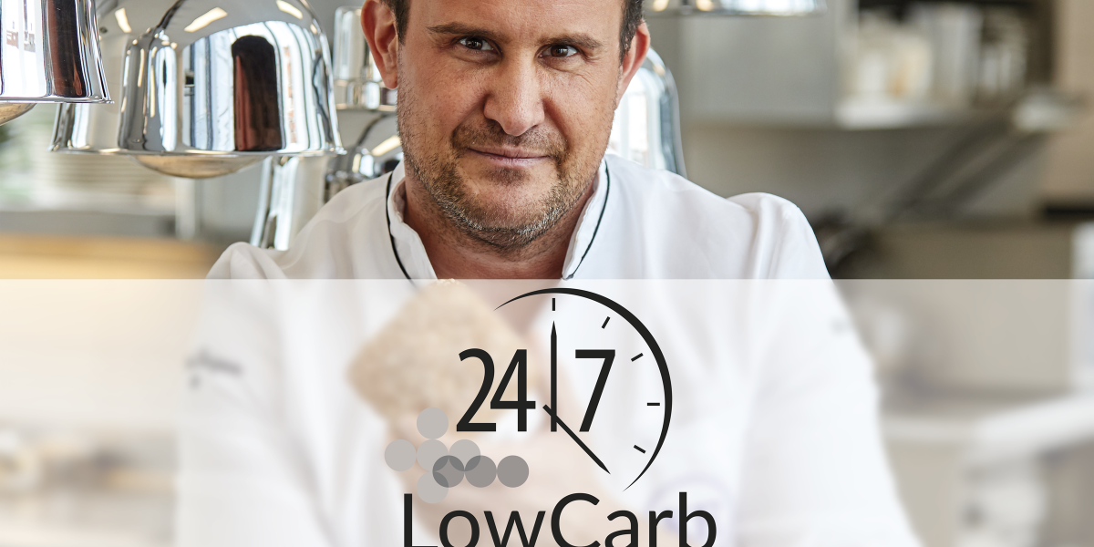 24/7 LowCarb, im Hintergrund Sternekoch Klaus Erfort, er hält ein Brötchen in der Hand