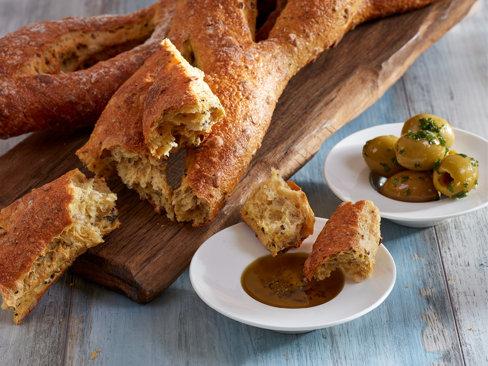 Deli-Chia Baguette, in Stücke gebrochen