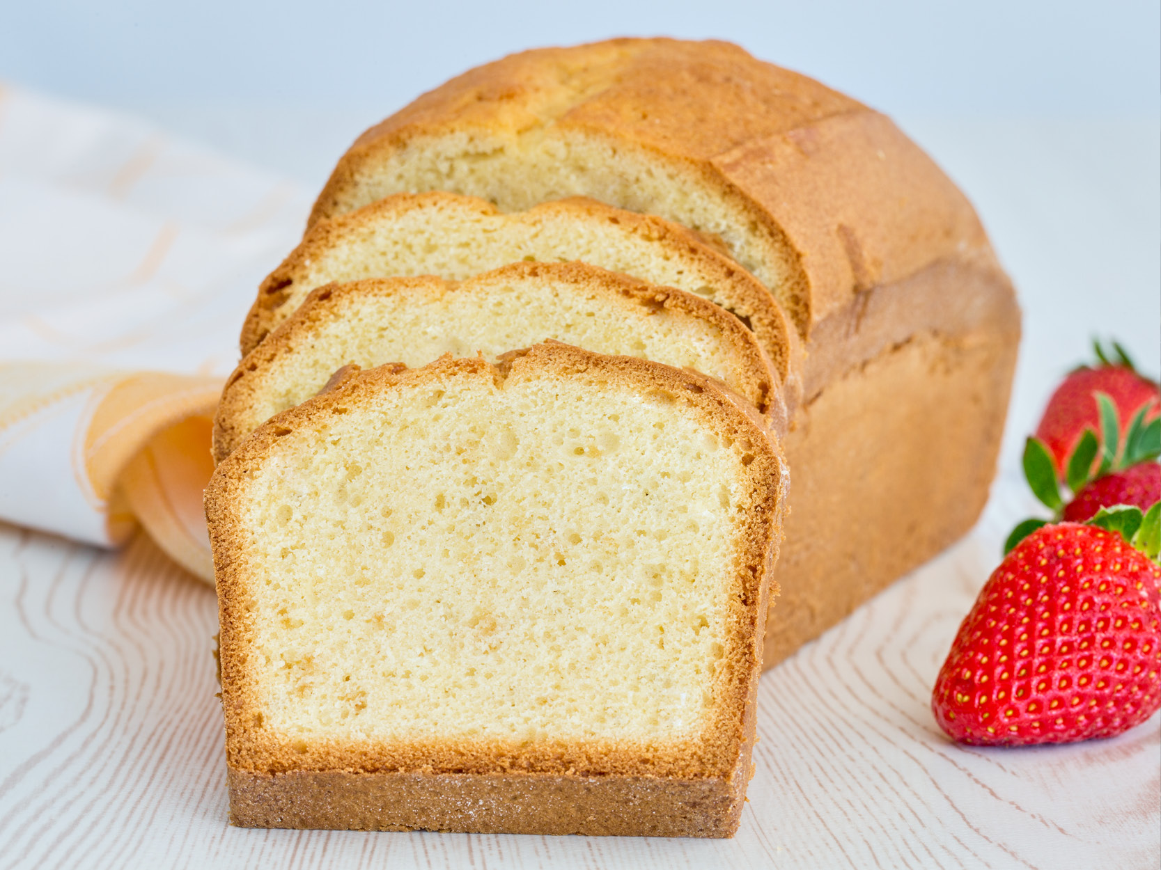 heller Rührkuchen, angeschnitten, aus der Reihe "Minus50"