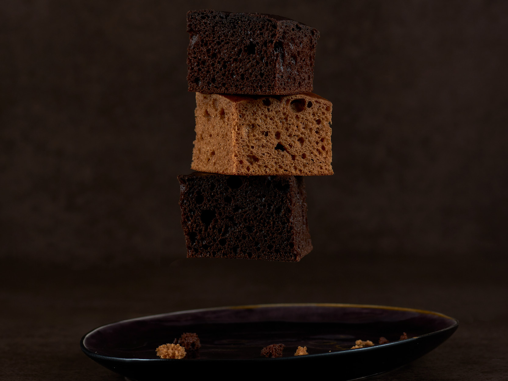 3 schwebende Protein Brownies.